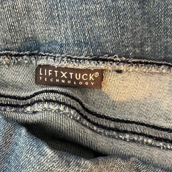 NYDJ lift tuck technology jeans - Picture 4 of 6